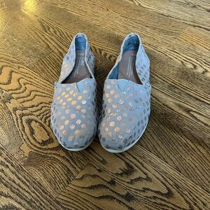 Toms women’s fun pattern slip on shoes size 8.5